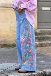 Jean délavé large broderie fleurs colorées taille haute