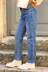 Jean délavé moyen coupe droite détail cropped