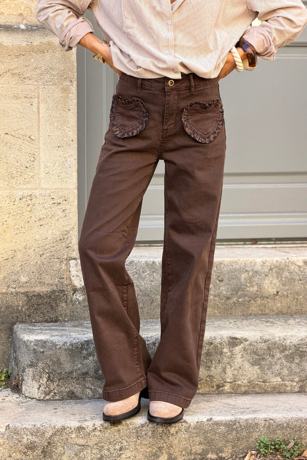 Pantalon jean marron wide leg poches plaquées cœur volant léopard