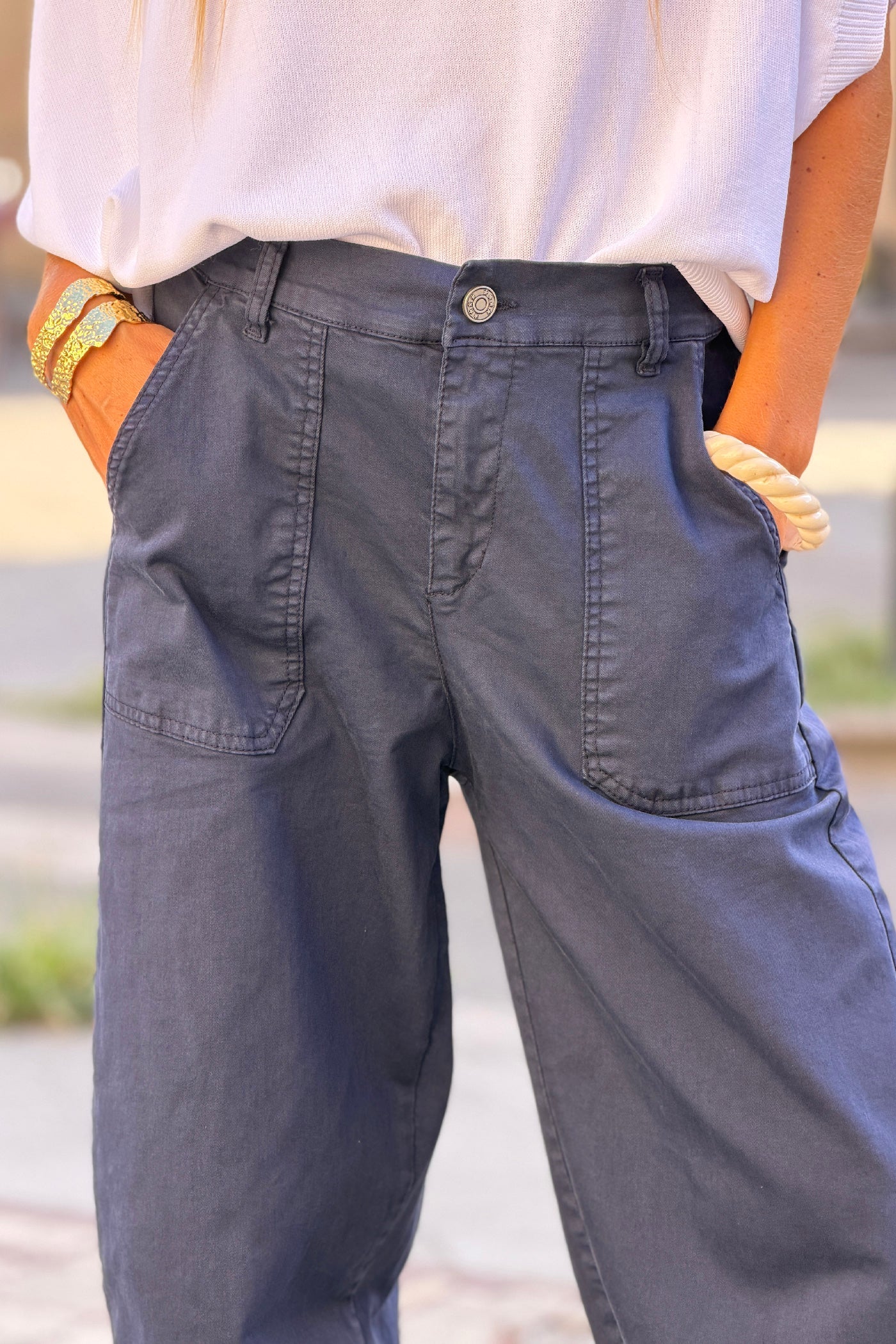 Pantalon stretch bleu marine coupe barrel grandes poches